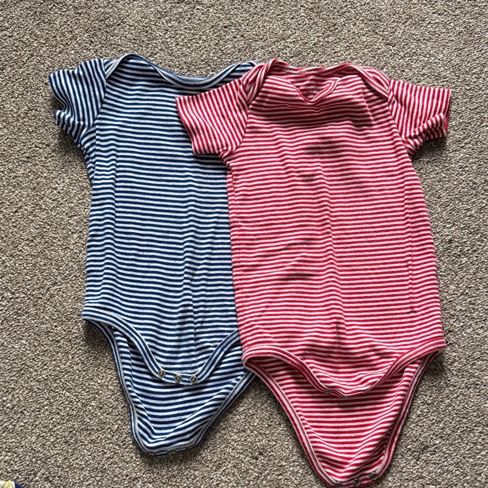 Primary Organic Cotton Short-Sleeve One-Piece Bodysuits — Set of 2